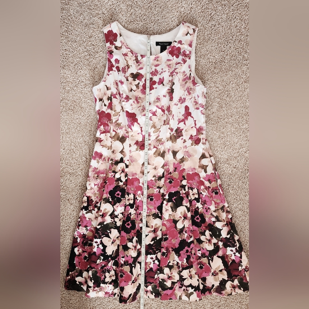 White House Black Market Floral Sleeveless Dress, lined & with pockets! - Picture 2 of 6